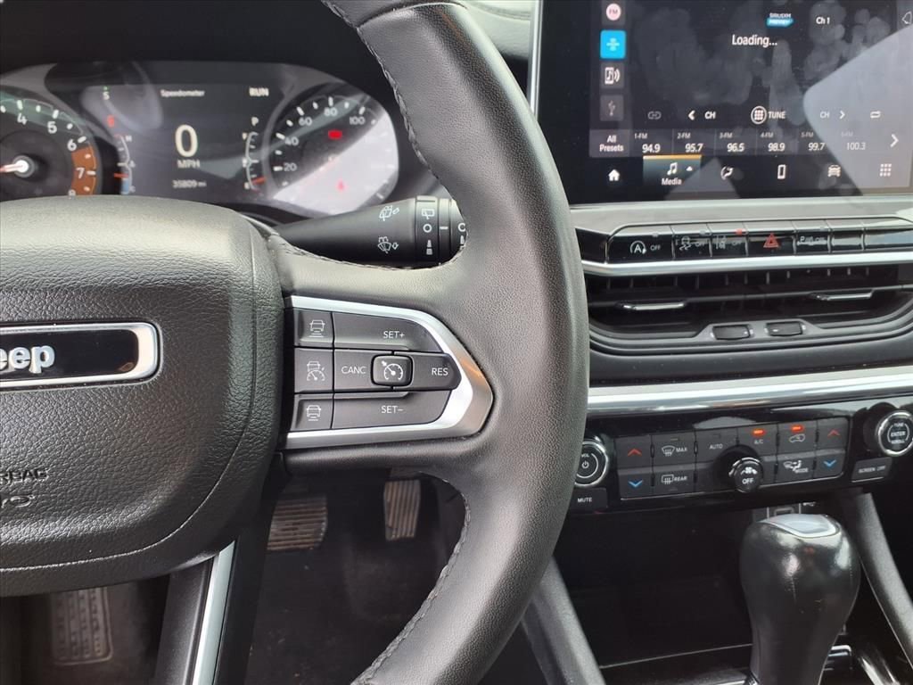 Used 2023 Jeep Compass Limited image 11