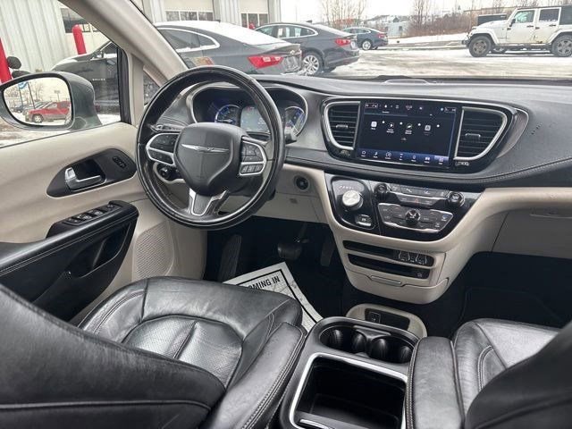 Used 2022 Chrysler Pacifica Touring-L w/ Uconnect Theater Family Group image 39