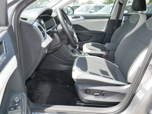 Certified 2025 Volkswagen Taos SE AWD/4WD image 13