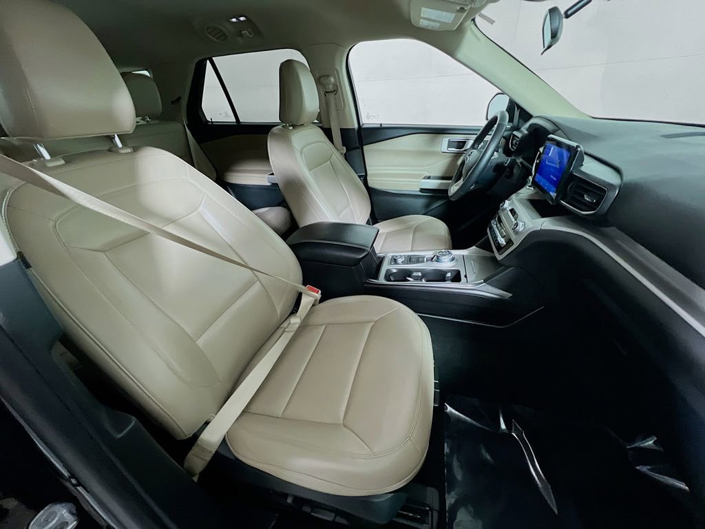 Used 2024 Ford Explorer XLT w/ Equipment Group 202A image 25