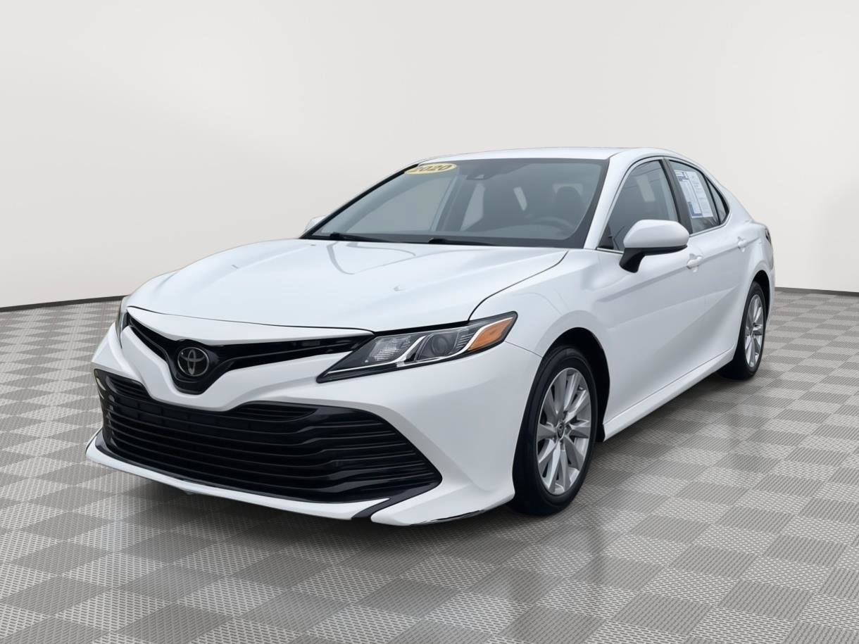 Used 2020 Toyota Camry LE image 3