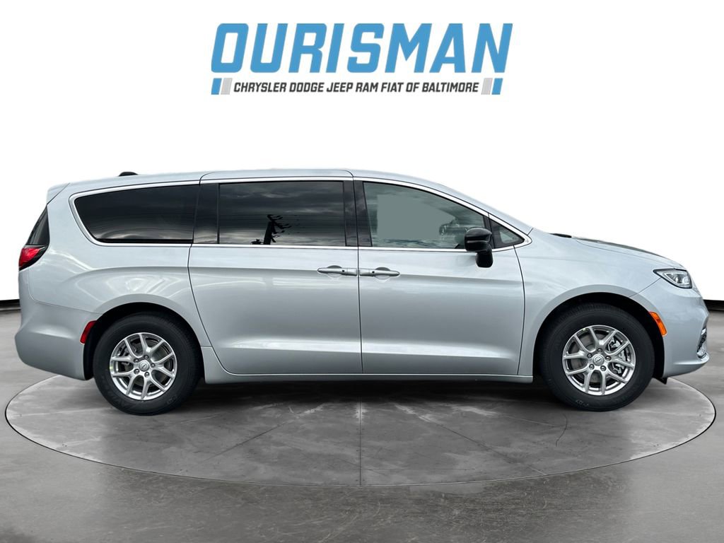 New 2026 Chrysler Pacifica Select image 7