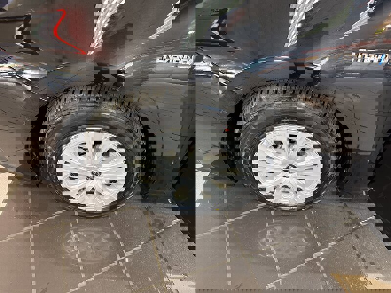 Used 2022 Toyota Prius LE image 32