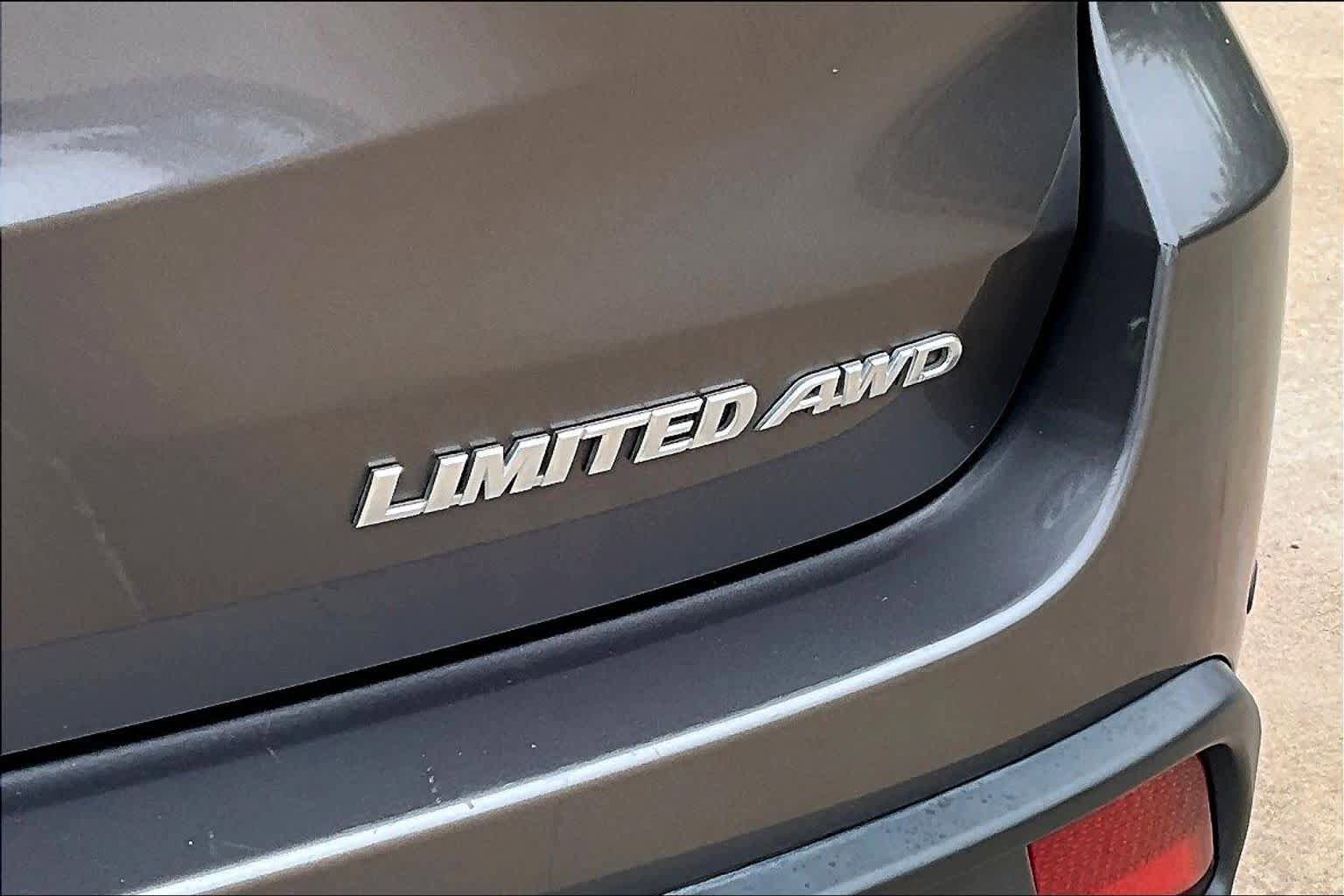 Used 2014 Toyota Highlander Limited Platinum AWD/4WD image 10