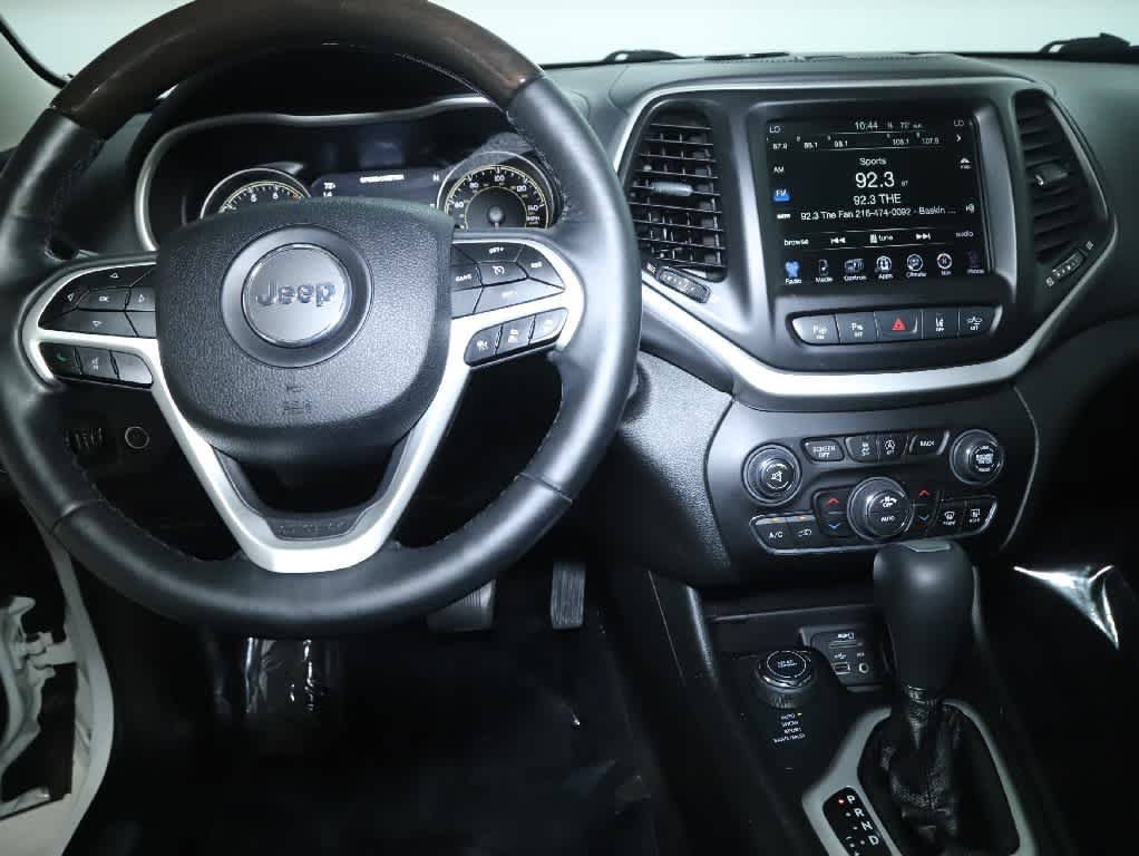 Used 2018 Jeep Cherokee Overland w/ Technology Group AWD/4WD image 31