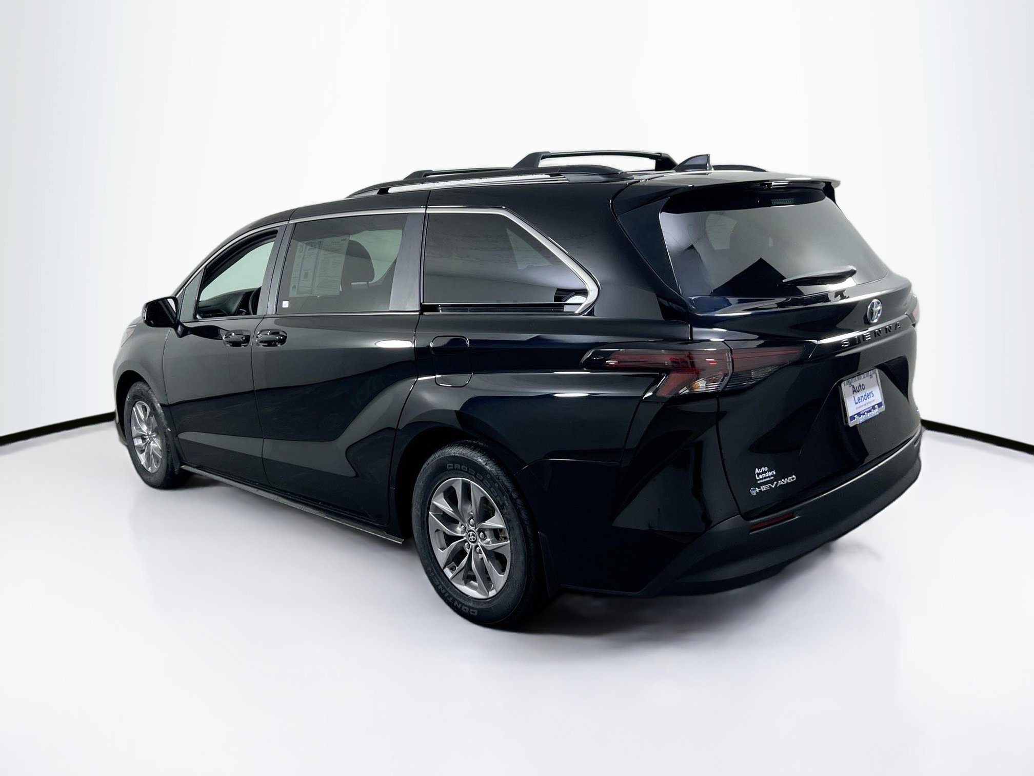 Used 2025 Toyota Sienna LE w/ LE Plus Package image 7
