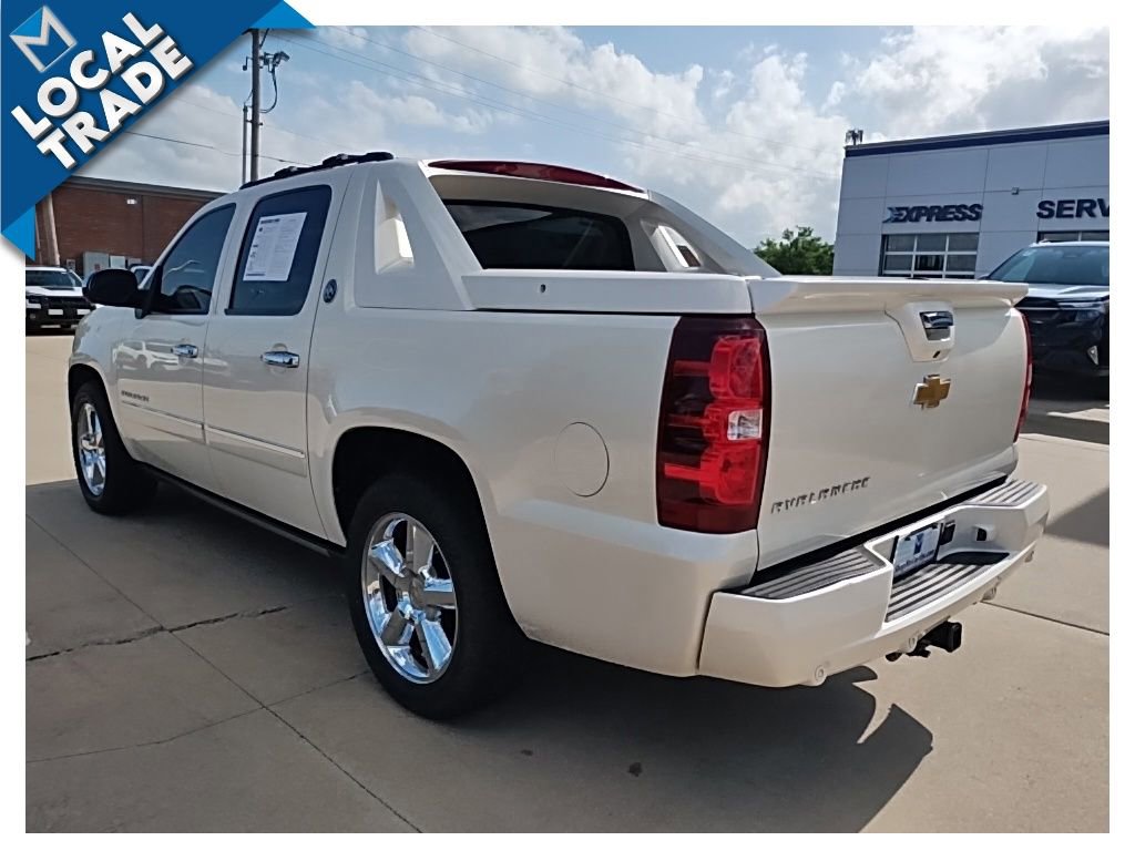 Used 2013 Chevrolet Avalanche LTZ AWD/4WD image 8