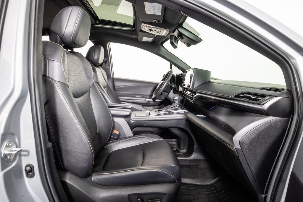 Used 2024 Toyota Sienna XLE Woodland Edition image 10