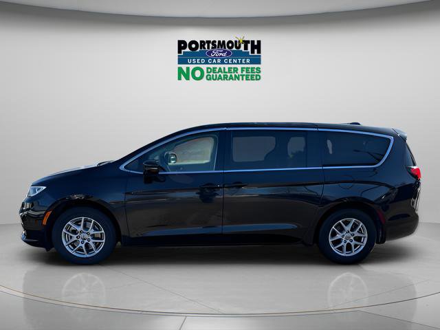 Used 2024 Chrysler Pacifica Touring-L FWD video 2