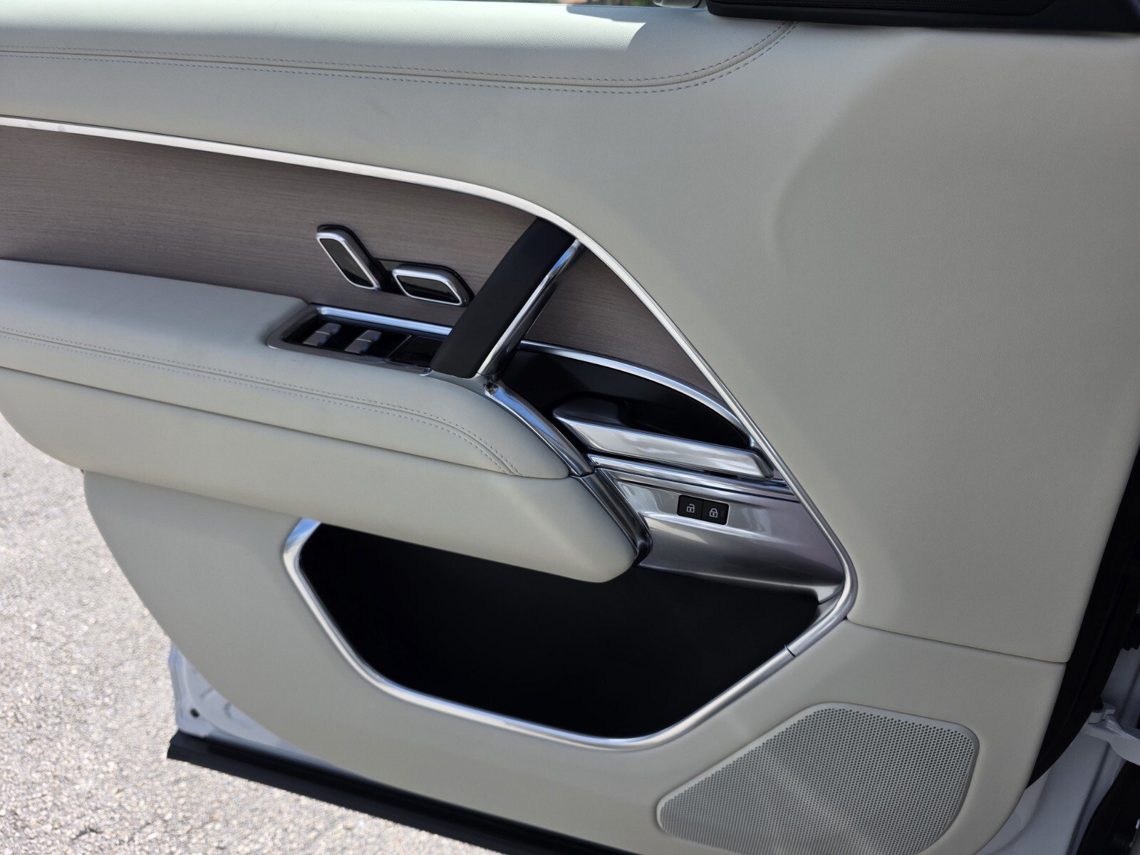New 2027 Land Rover Range Rover SE AWD/4WD image 17