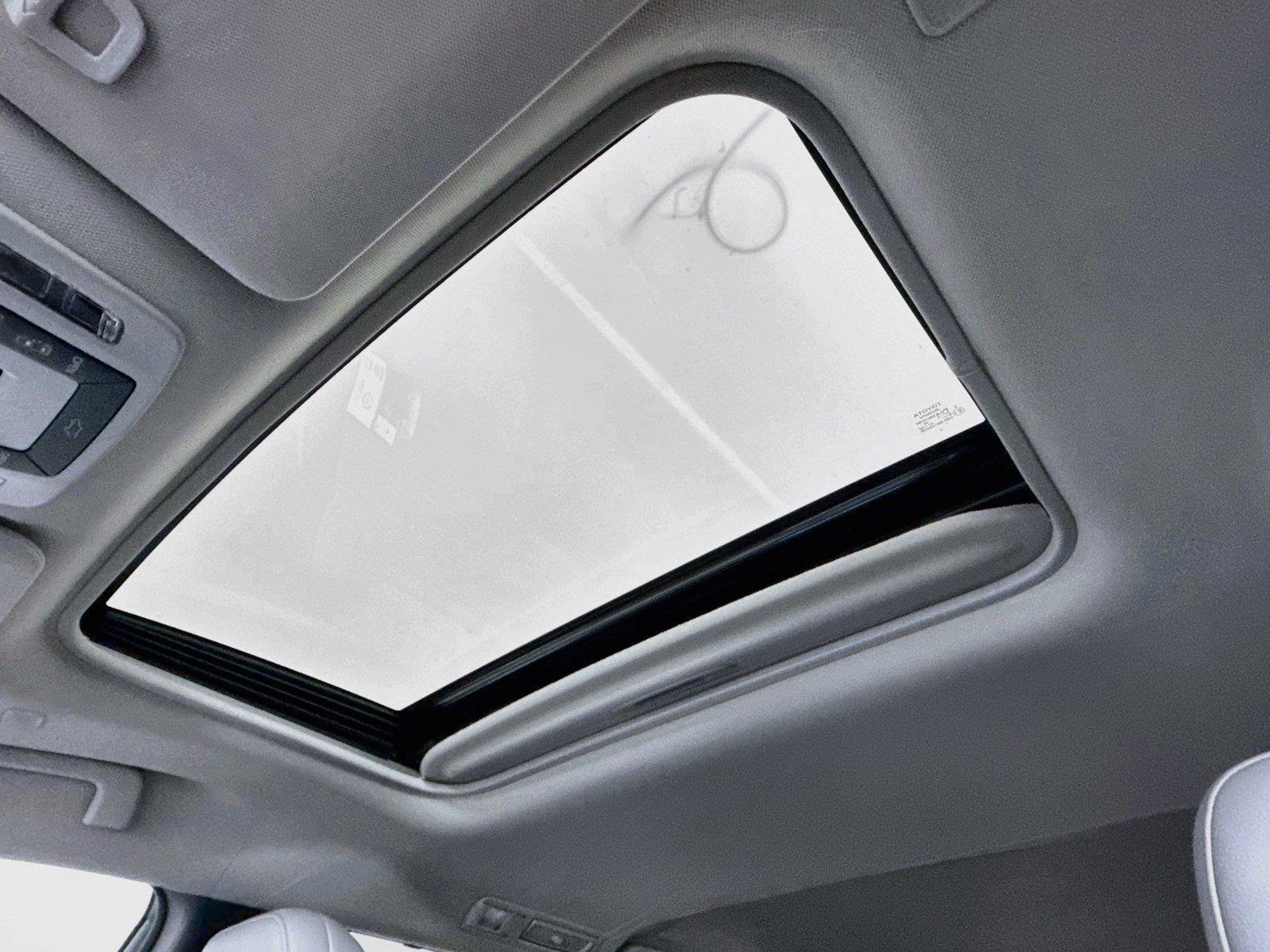 New 2026 Toyota Sienna XLE FWD image 6