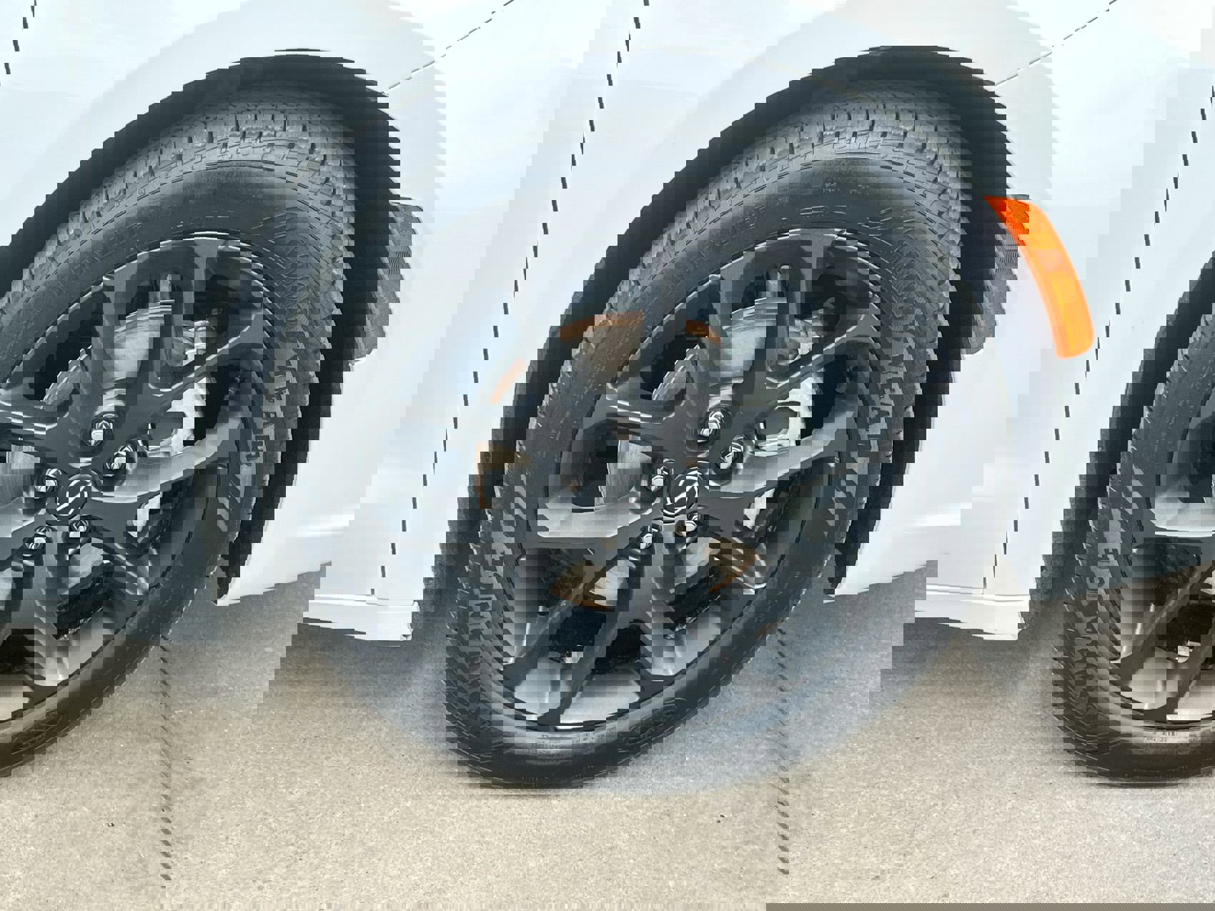 Used 2025 Chrysler Pacifica Limited image 10