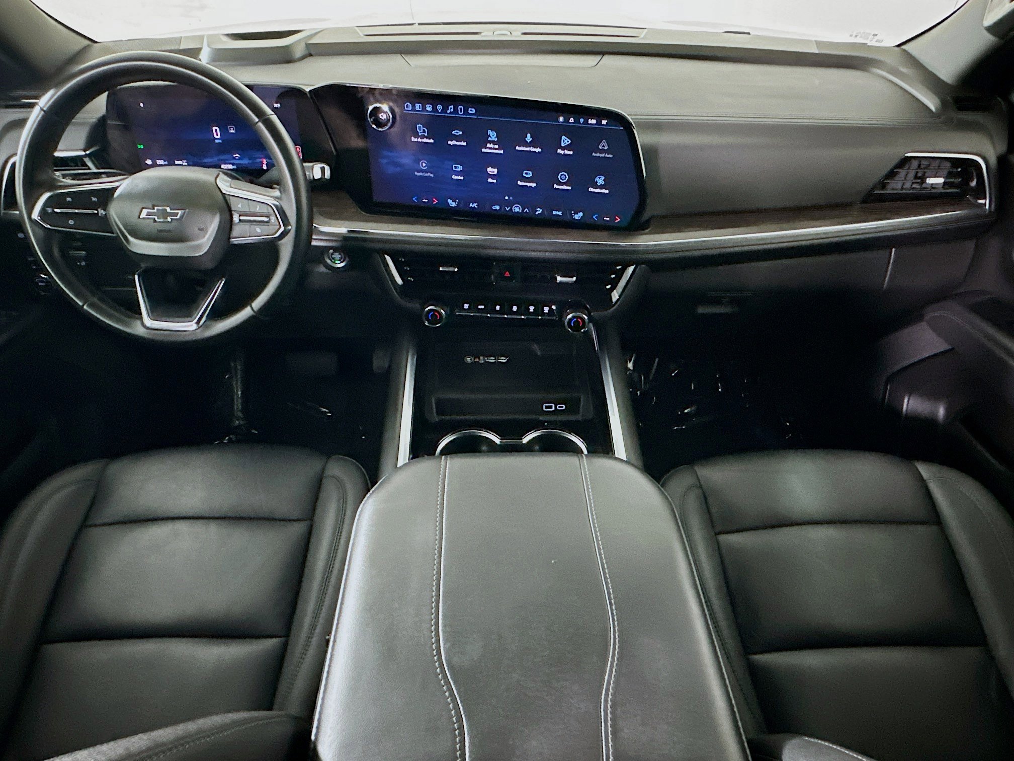 Used 2025 Chevrolet Suburban Z71 image 27