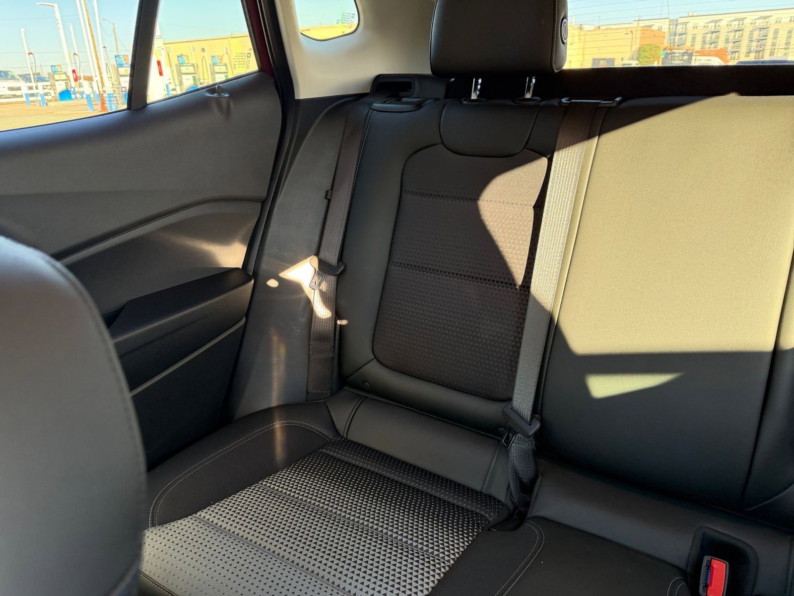 Used 2025 Chevrolet Trax LT image 38