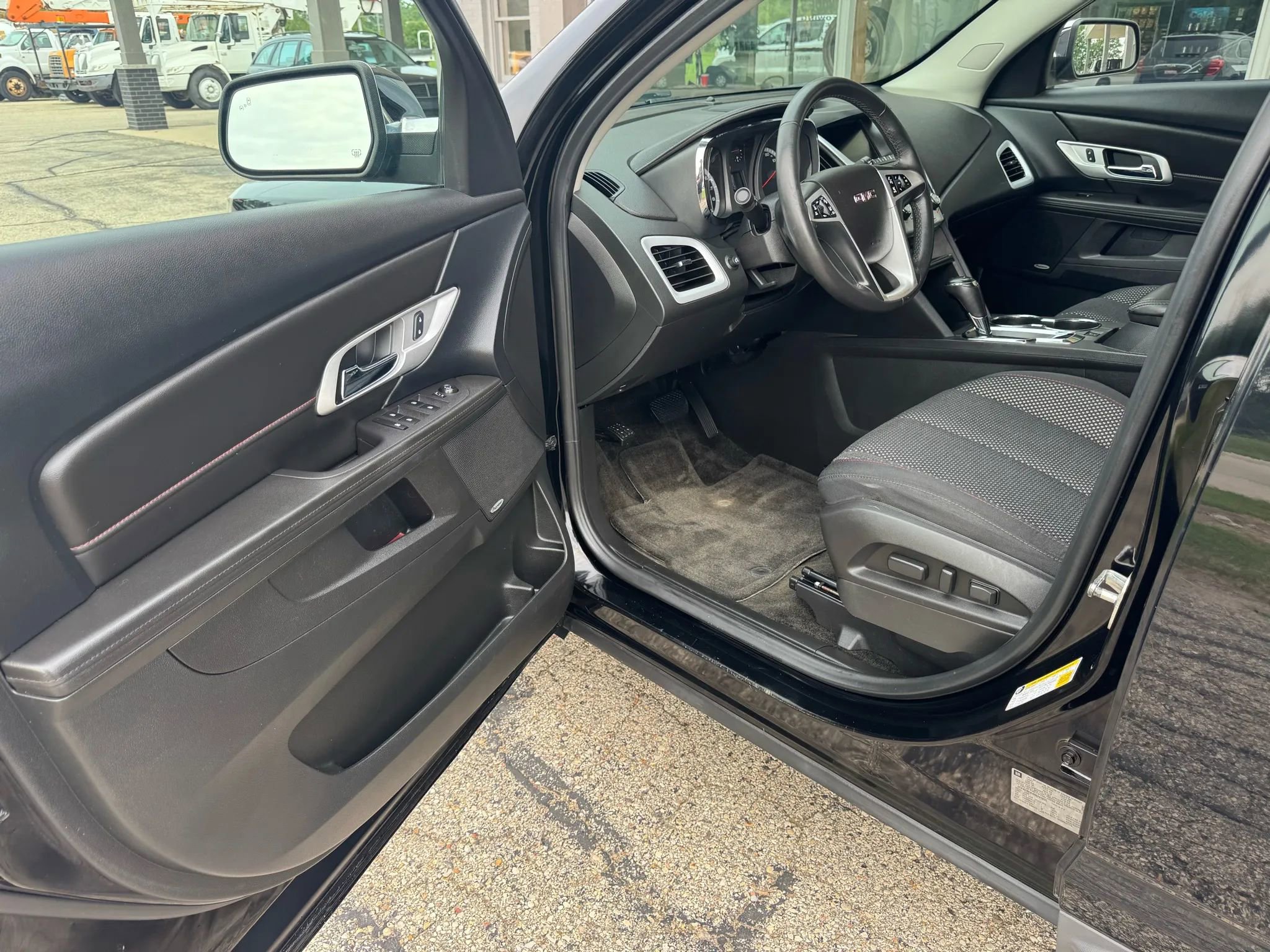 Used 2017 GMC Terrain SLE w/ Chrome Edition image 9