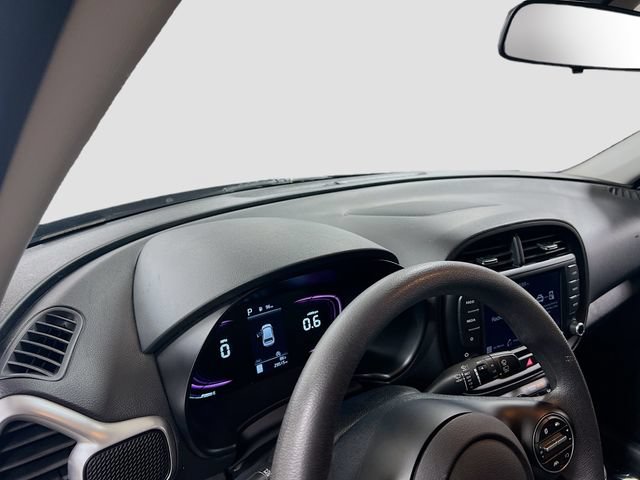Certified 2023 Kia Soul LX w/ LX Technology Package FWD image 9