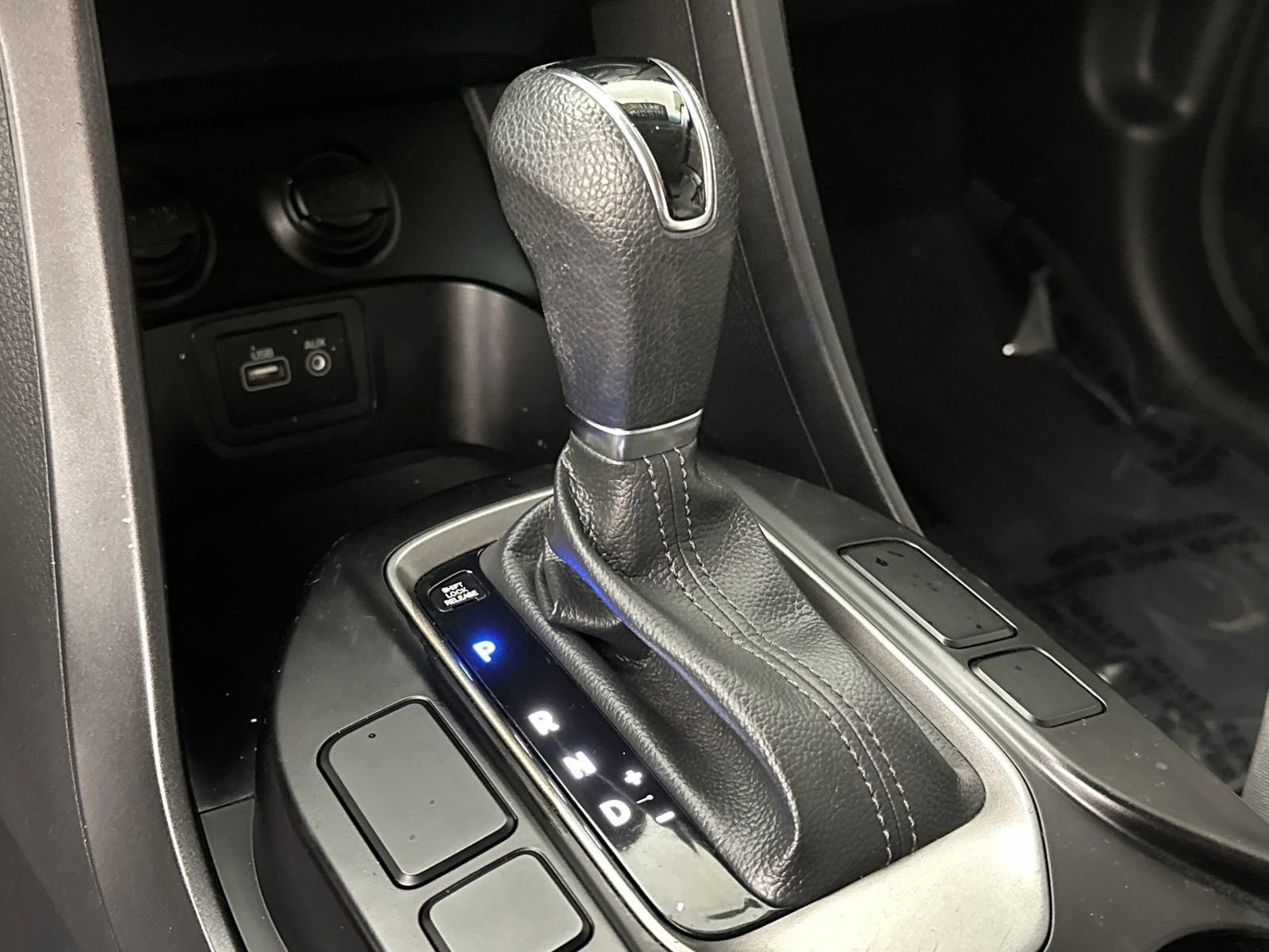 Used 2019 Hyundai Santa Fe XL SE image 25