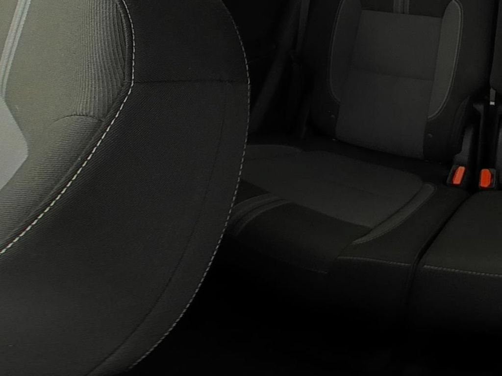 Used 2025 Chevrolet Blazer LT FWD image 12