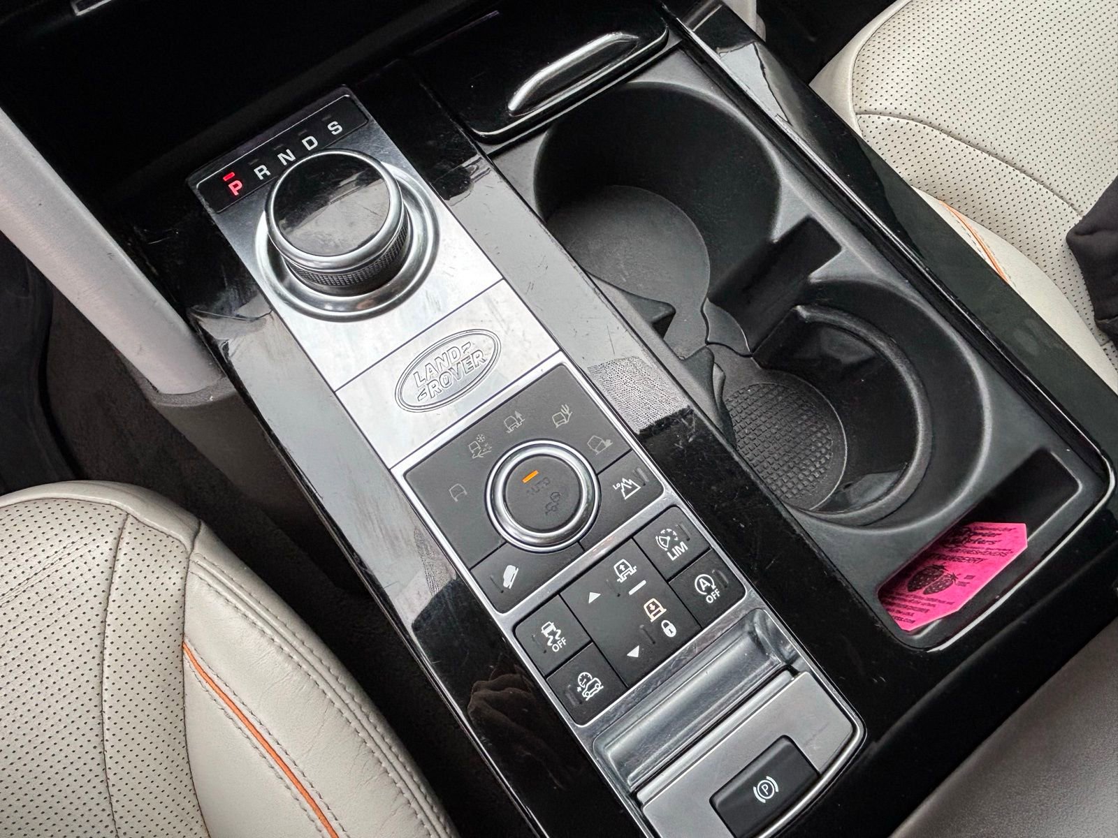 Used 2018 Land Rover Discovery HSE Luxury image 19