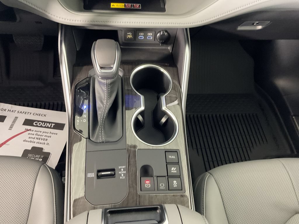 New 2026 Toyota Highlander Platinum AWD/4WD image 13