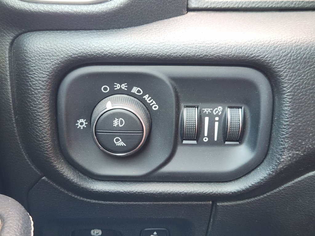 Used 2023 RAM 1500 Laramie AWD/4WD image 23