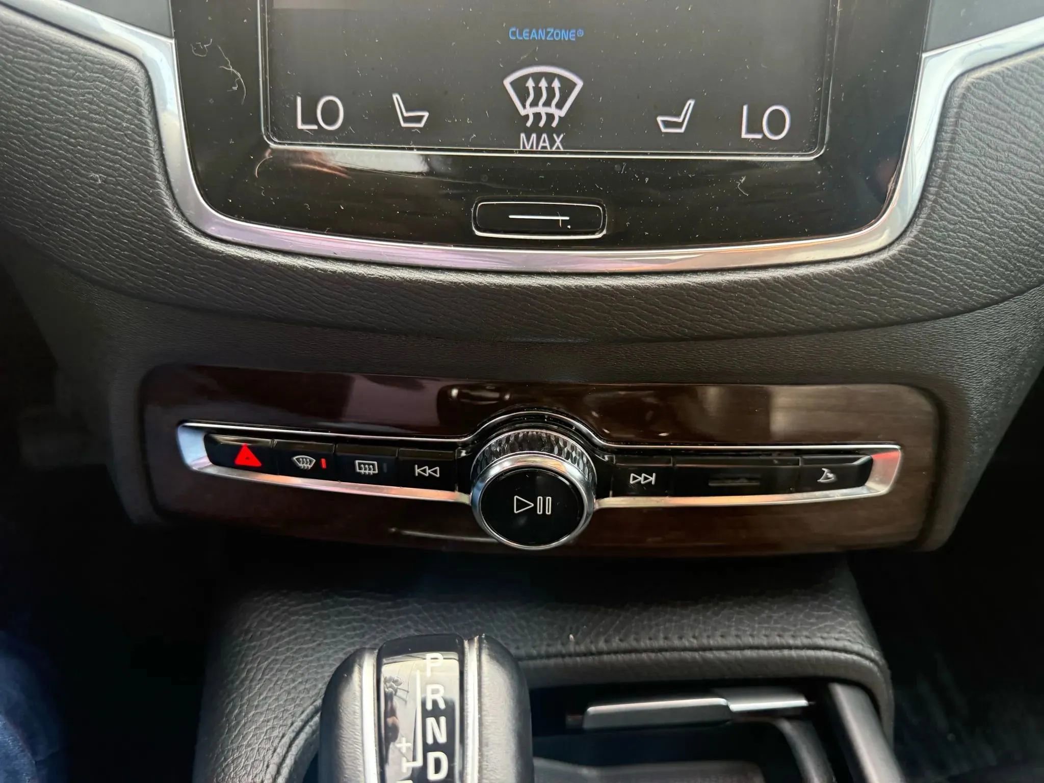 Used 2019 Volvo XC90 T6 Momentum w/ Protection Package Premier image 19