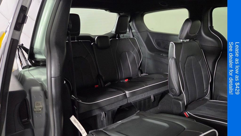 New 2026 Chrysler Pacifica Limited FWD image 33
