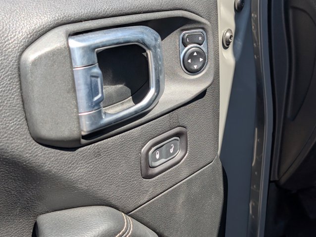 Used 2020 Jeep Wrangler Unlimited Sahara AWD/4WD image 16