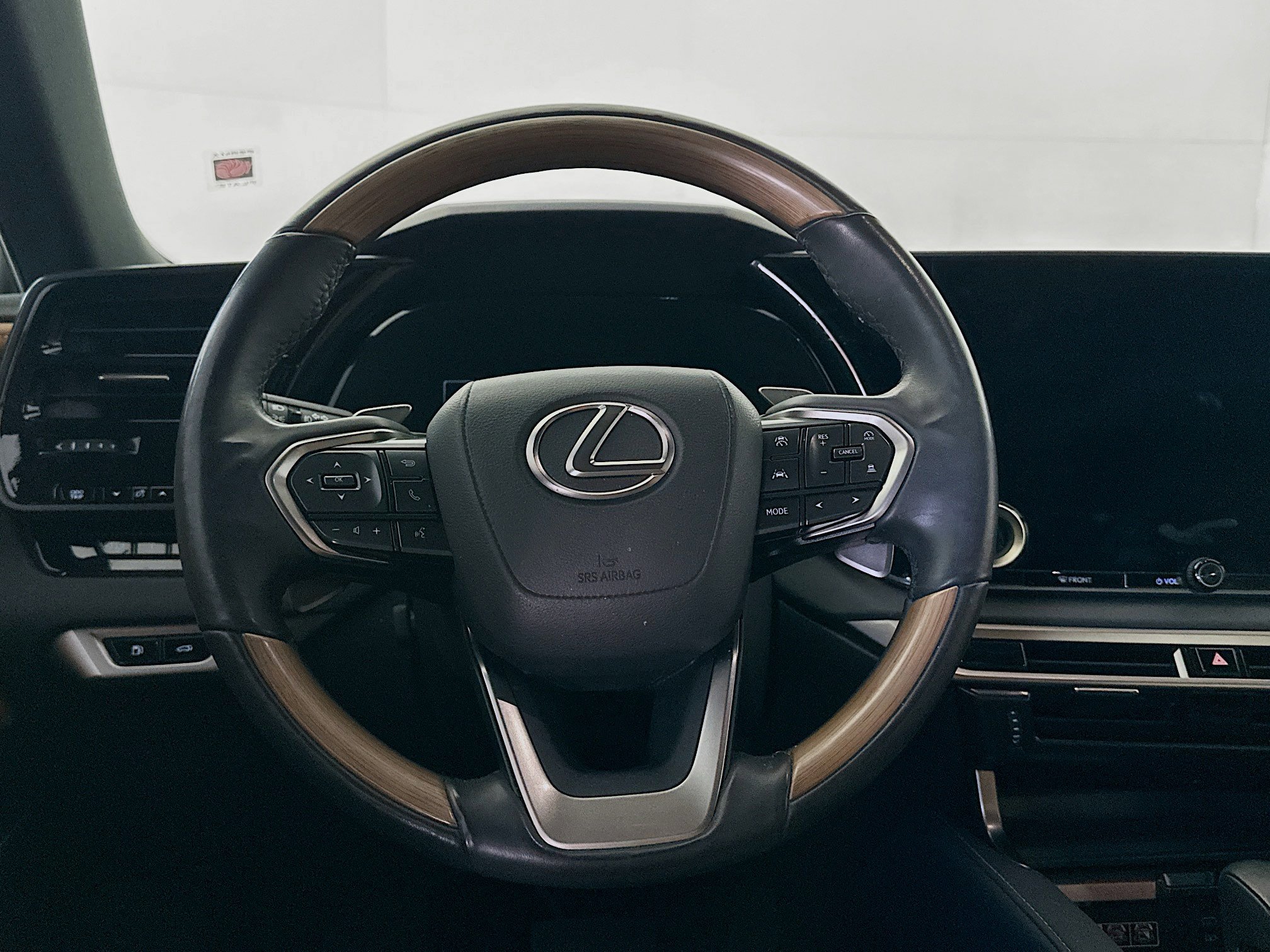 Used 2023 Lexus RX 350 Premium w/ Accessory Package AWD/4WD image 18