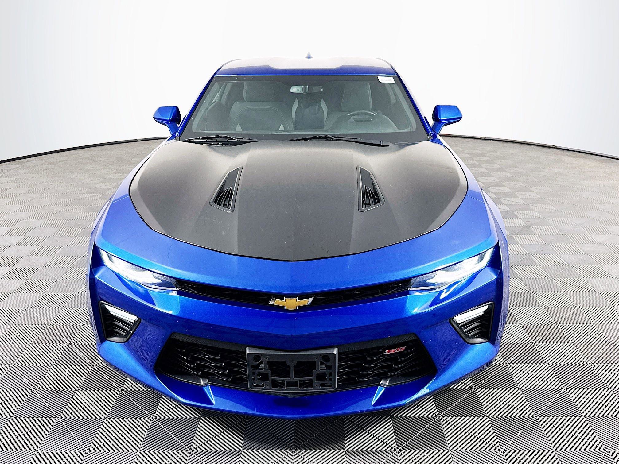 Used 2018 Chevrolet Camaro SS RWD image 2