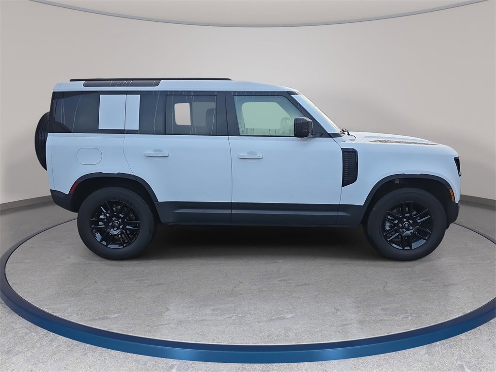 Used 2025 Land Rover Defender 110 S image 4