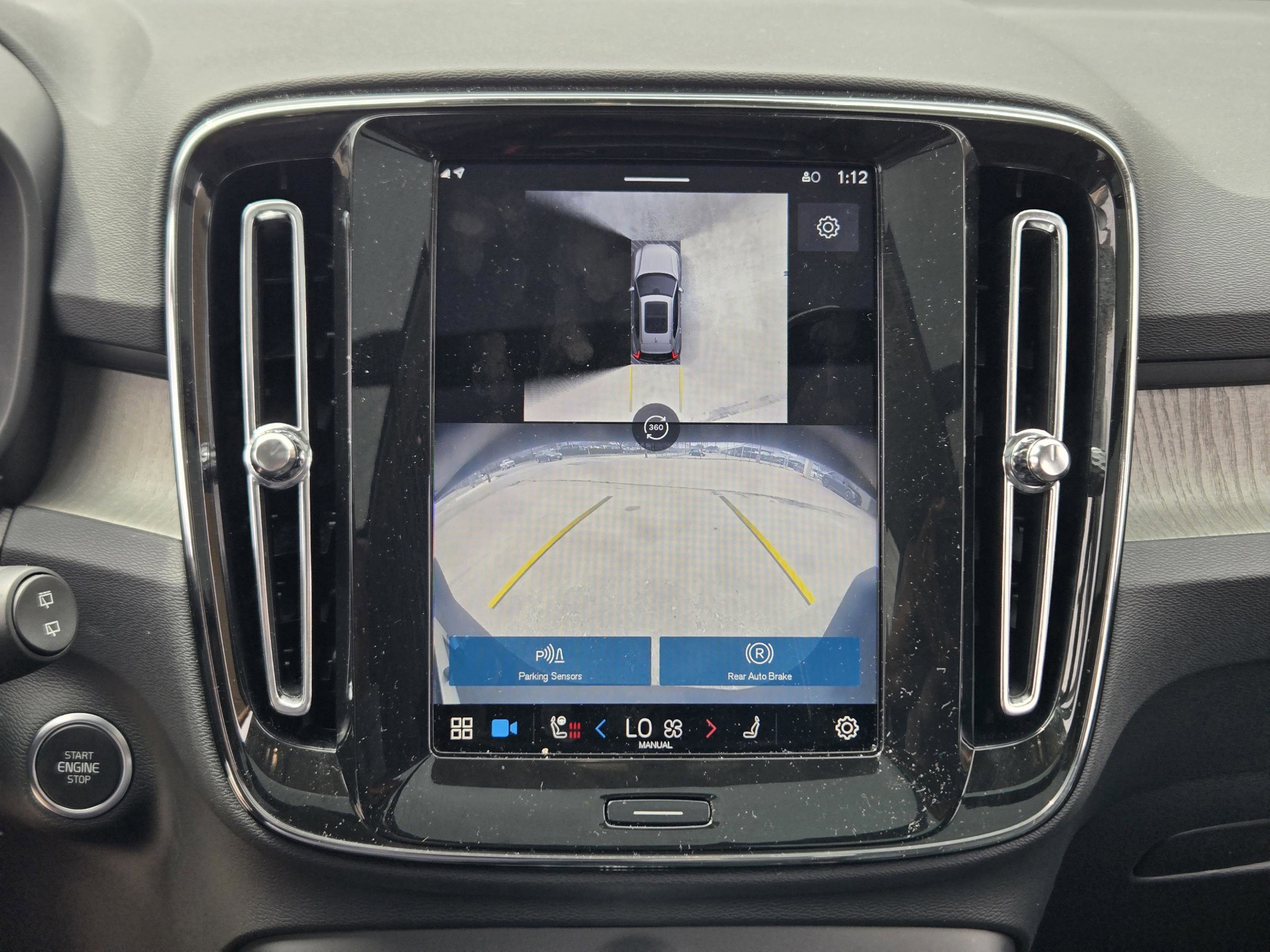 Used 2025 Volvo XC40 B5 Plus image 26