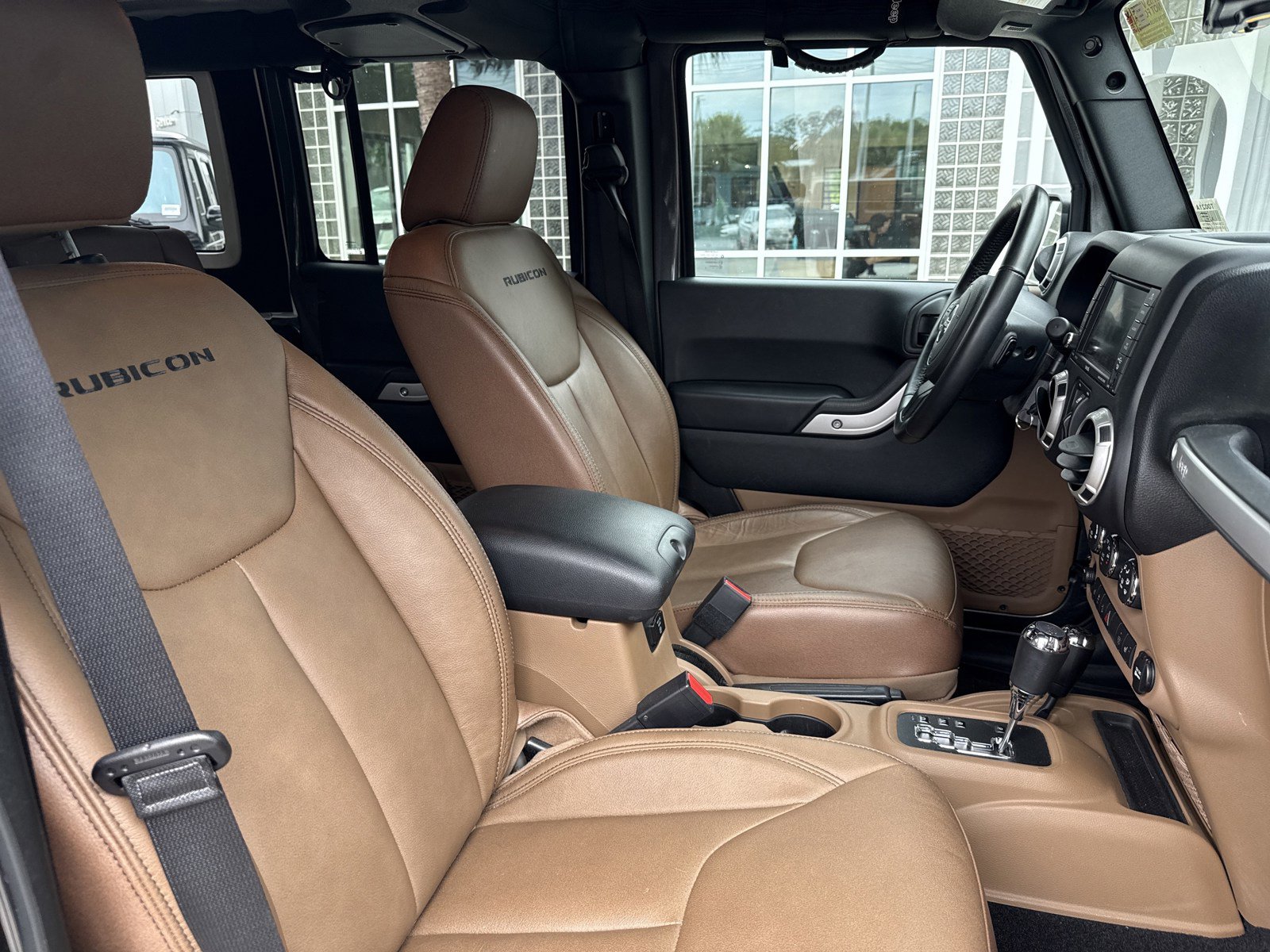 Used 2018 Jeep Wrangler Unlimited Rubicon w/ Dual Top Group AWD/4WD image 28