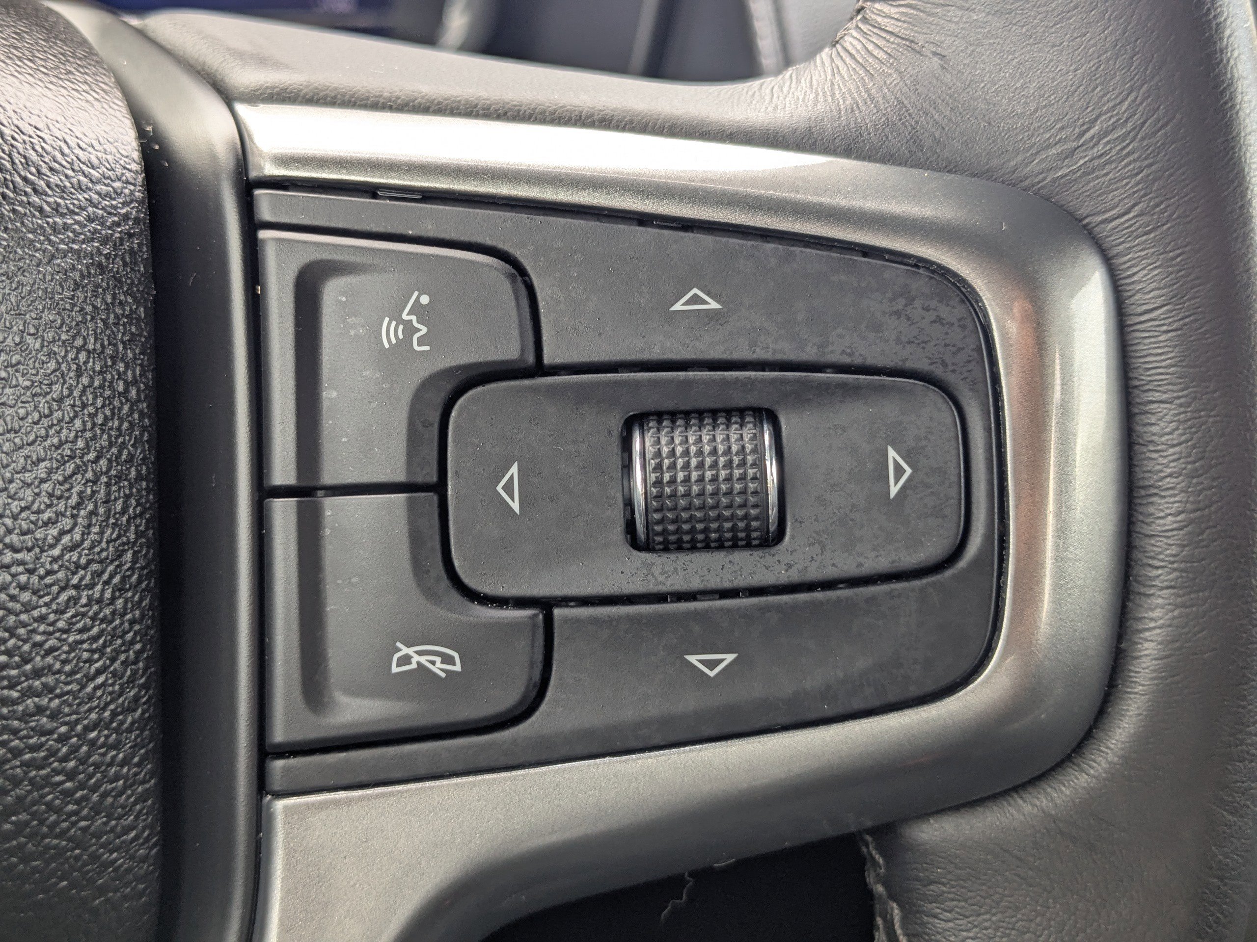 Used 2022 Chevrolet Tahoe LT w/ Luxury Package image 27