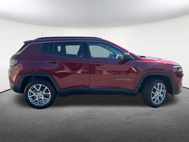 Used 2022 Jeep Compass Latitude w/ Sun and Sound Group image 15