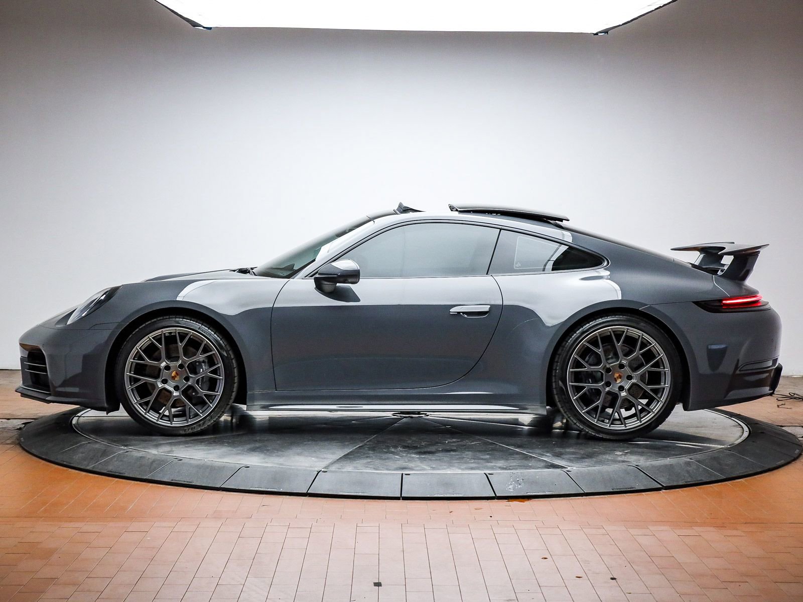 Used 2025 Porsche 911 Carrera image 2
