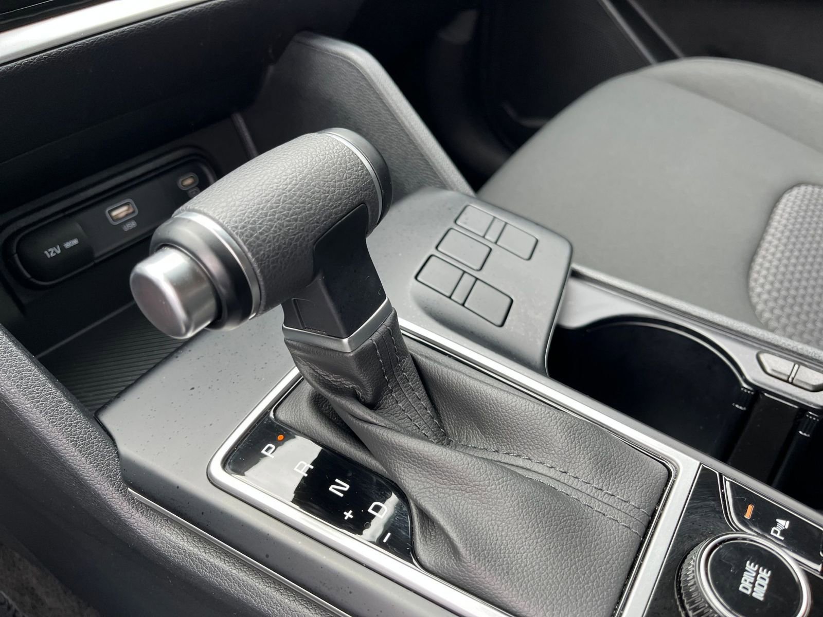 Used 2025 Kia Sportage LX image 41