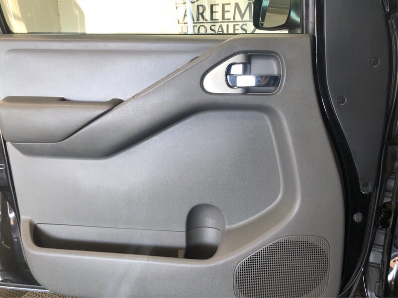 Used 2009 Nissan Frontier SE w/ SE Value Truck Pkg RWD image 16