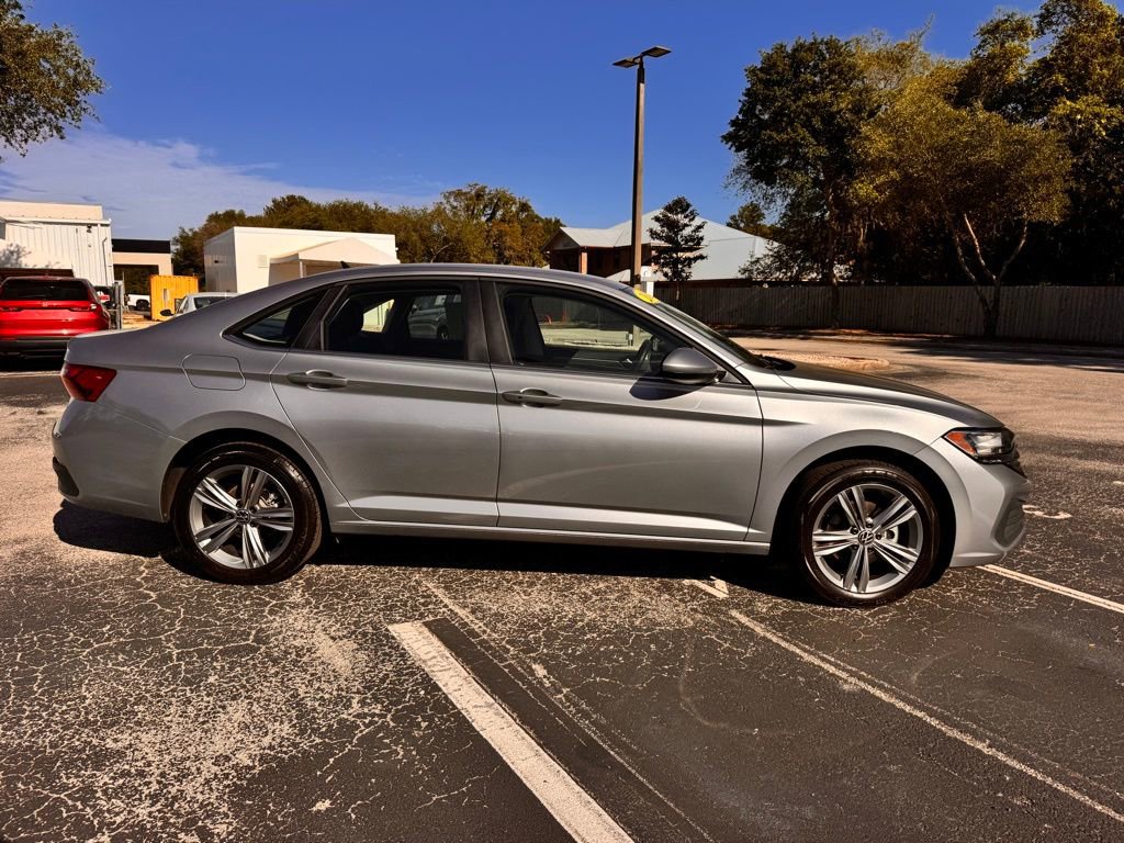 Used 2024 Volkswagen Jetta SE FWD image 10