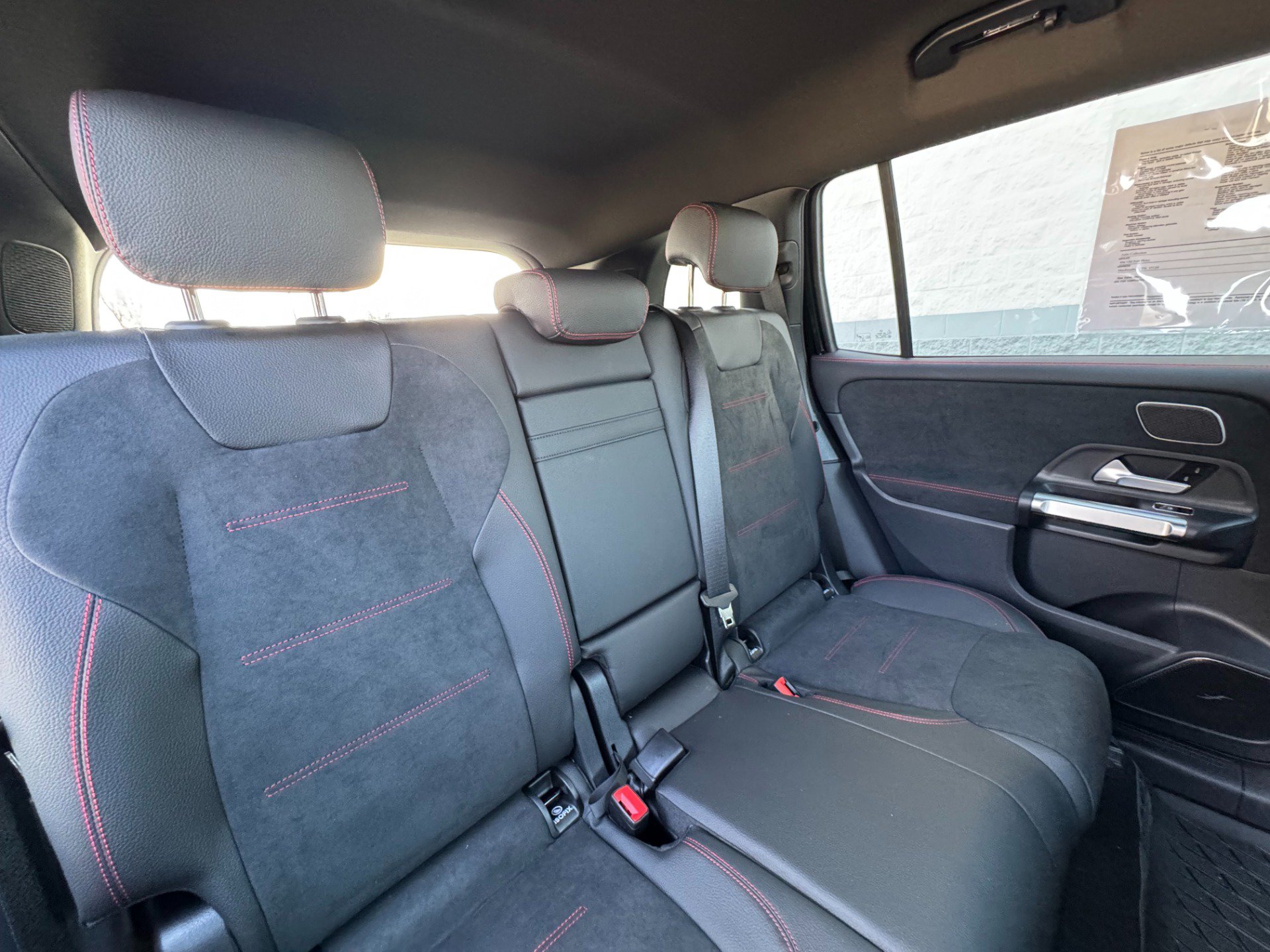 Used 2025 Mercedes-Benz GLB 250 w/ AMG Night Package image 36