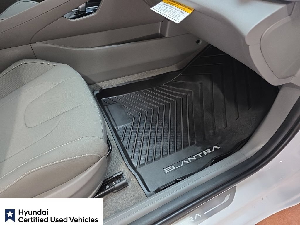 Used 2025 Hyundai Elantra SEL FWD image 12