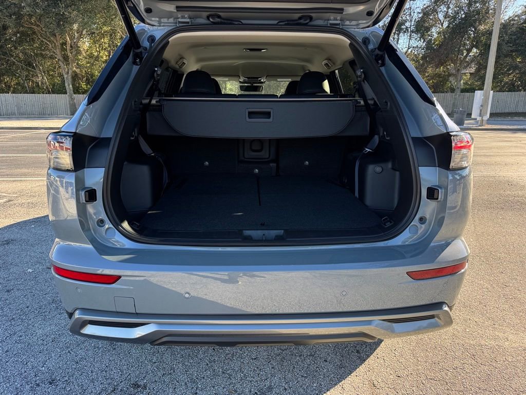 New 2025 Mitsubishi Outlander SE image 13