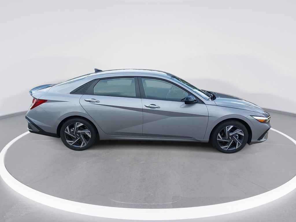 Certified 2025 Hyundai Elantra Sport FWD image 4