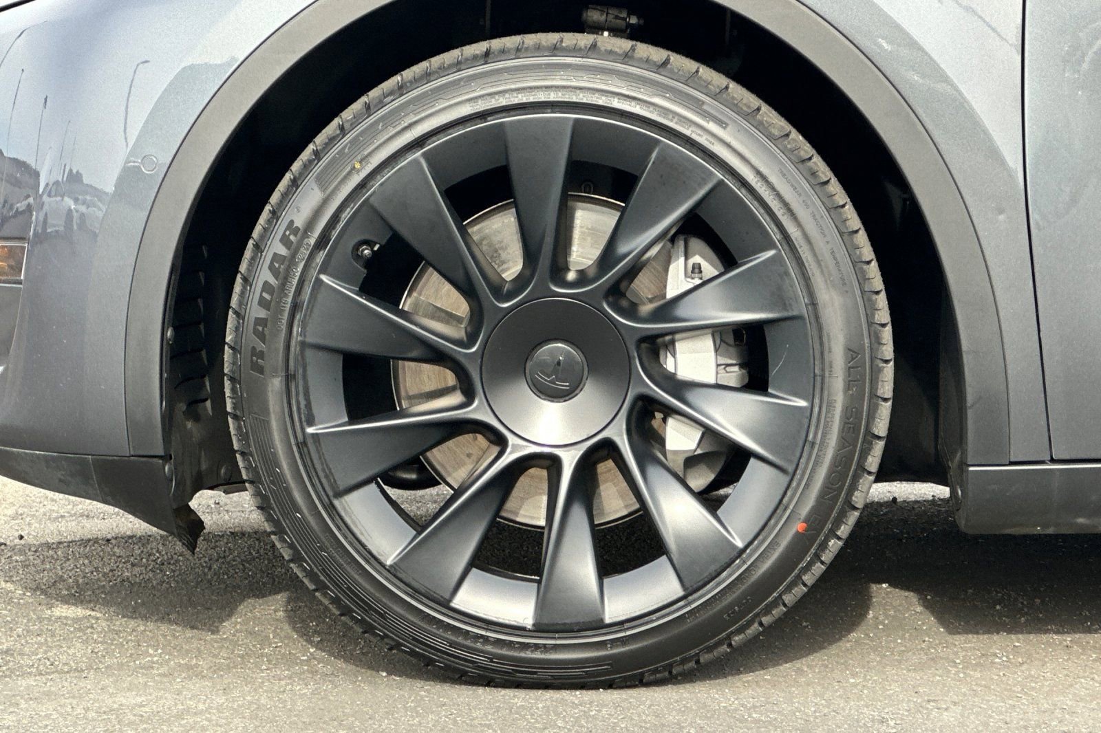 Used 2022 Tesla Model Y Long Range image 32