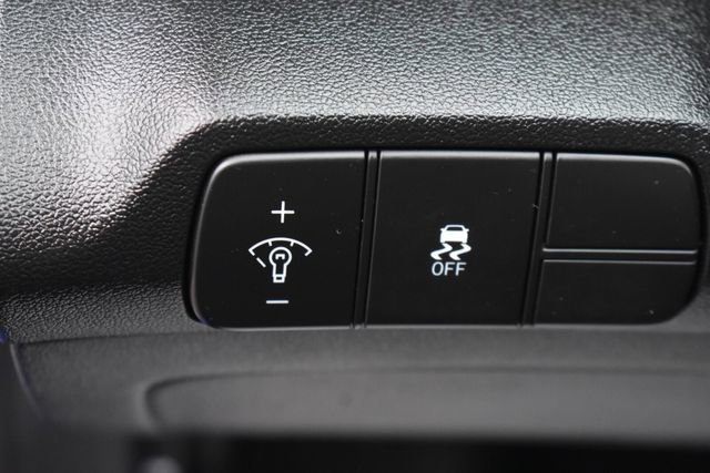 Used 2025 Hyundai Elantra SEL image 19