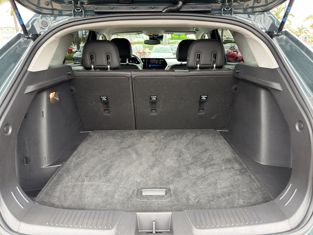 Used 2025 Chevrolet Trax LT FWD image 8
