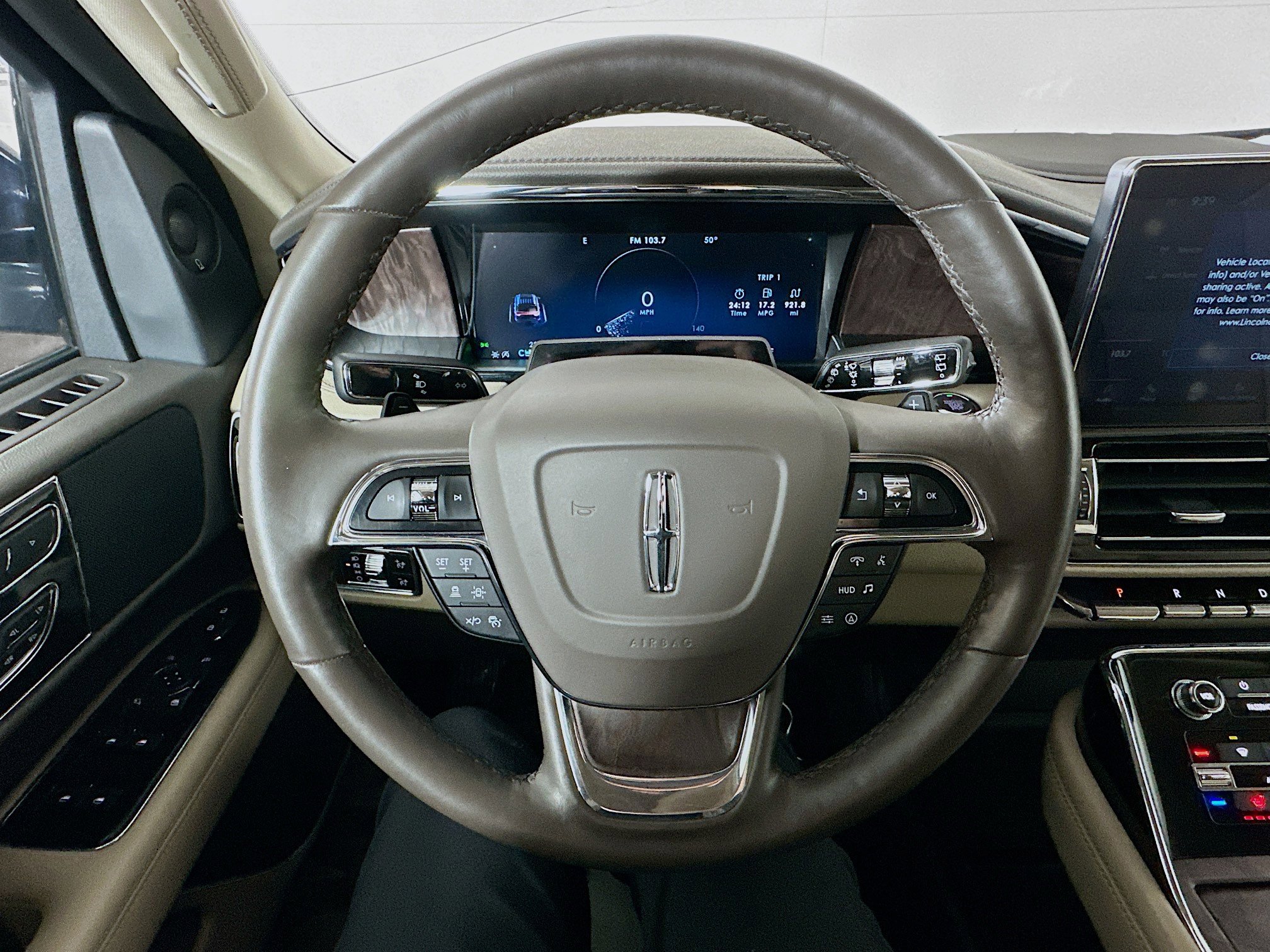 Used 2022 Lincoln Navigator Reserve image 11