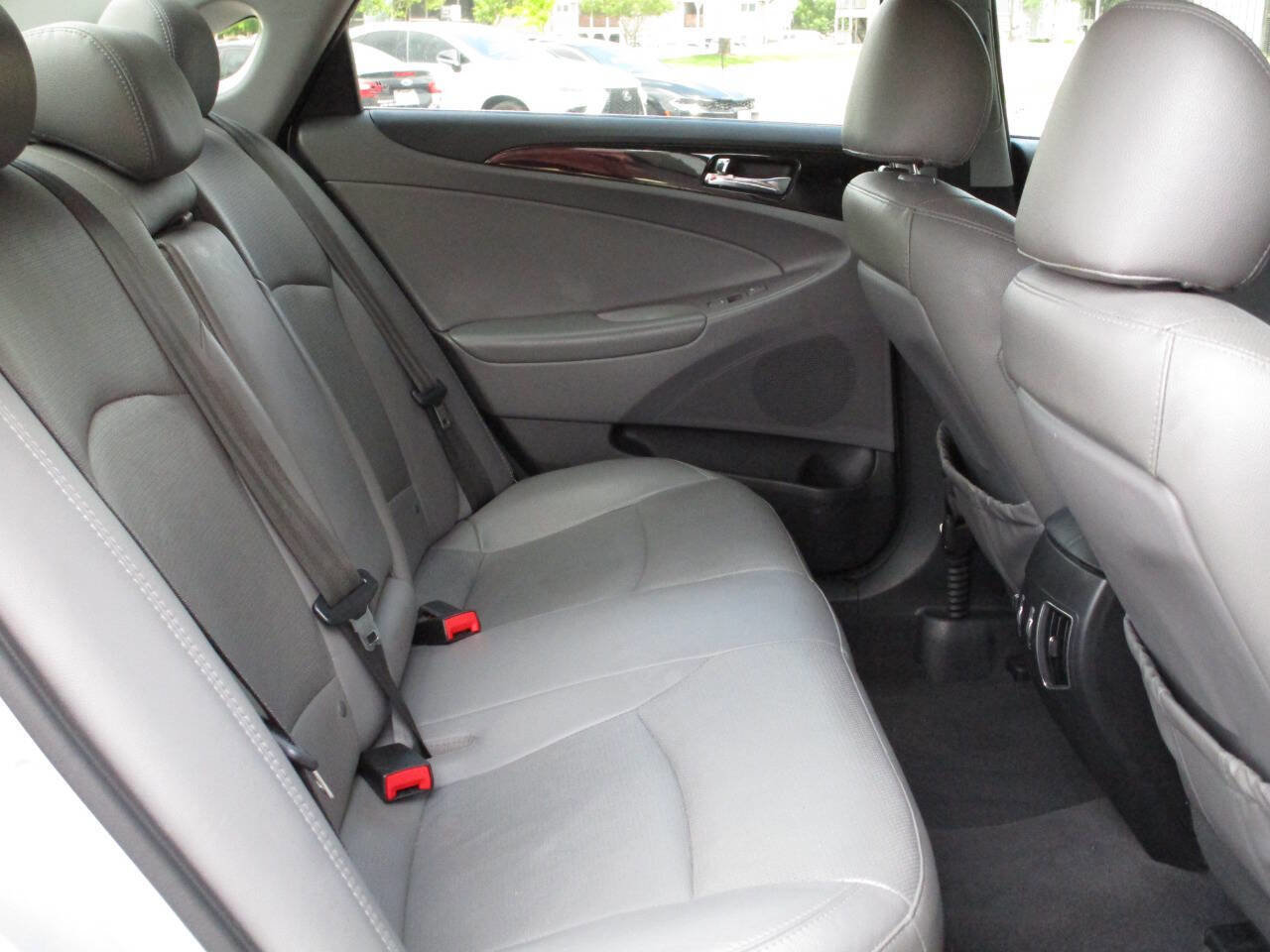 Used 2014 Hyundai Sonata Limited w/ Technology Package 05 FWD image 14