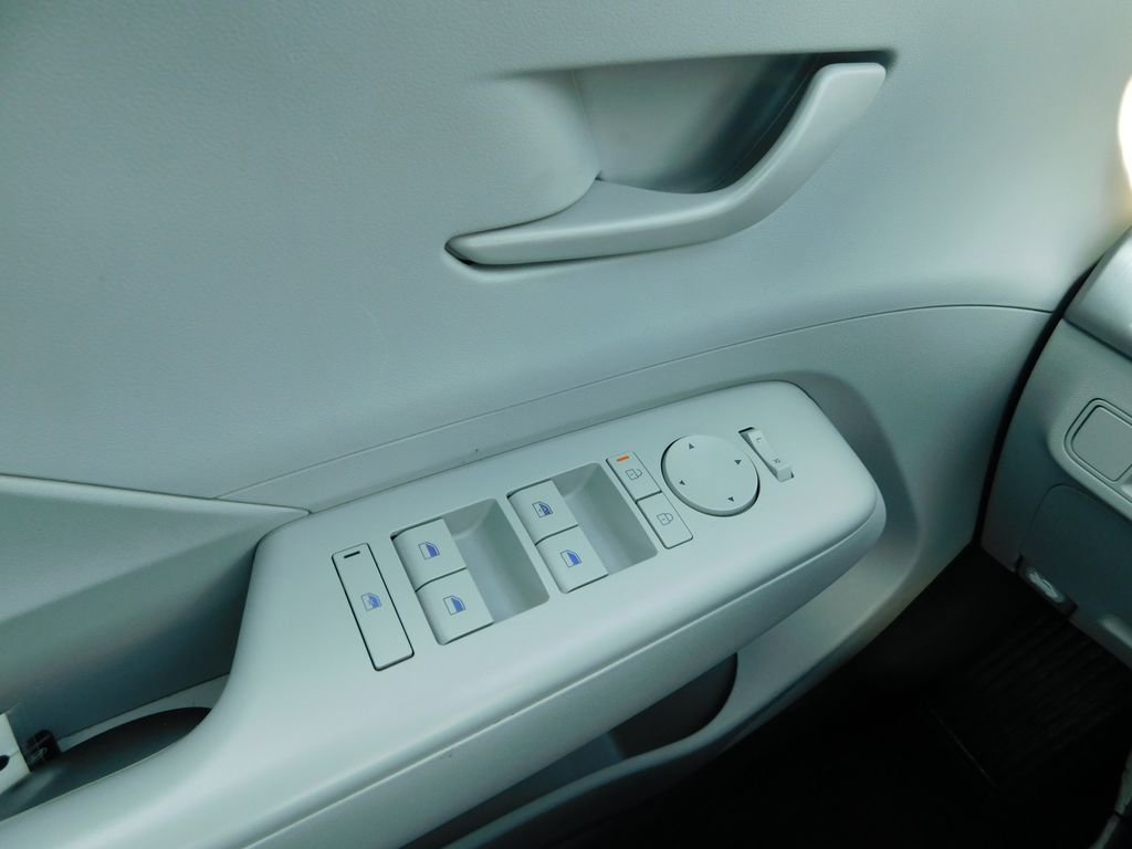 Used 2025 Hyundai Kona SEL FWD image 26