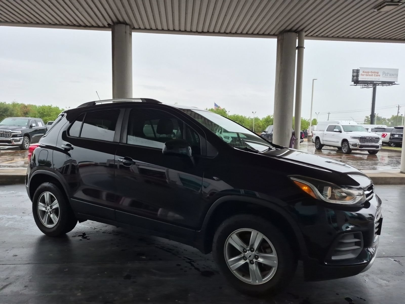 Used 2022 Chevrolet Trax LT w/ LT Convenience Package AWD/4WD image 4